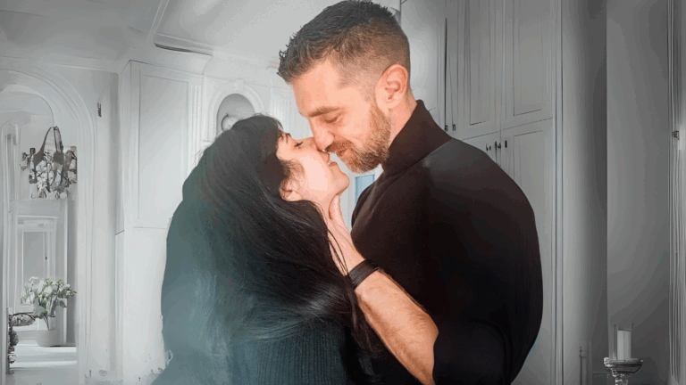 Photo de Julie Huleux avec son mari en novembre 2021, symbole d’un couple formé après une belle amitié – une inspiration réelle du trope Friends to Lovers